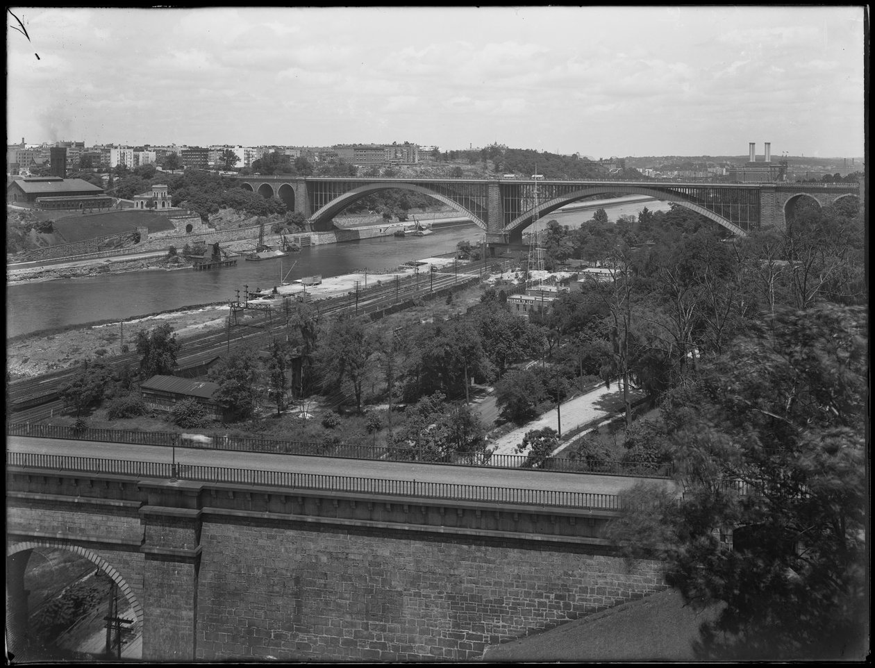 Washington Bridge, High Bridge og Washington Heights sett fra Bronx, 19. juli 1914 av William Davis Hassler