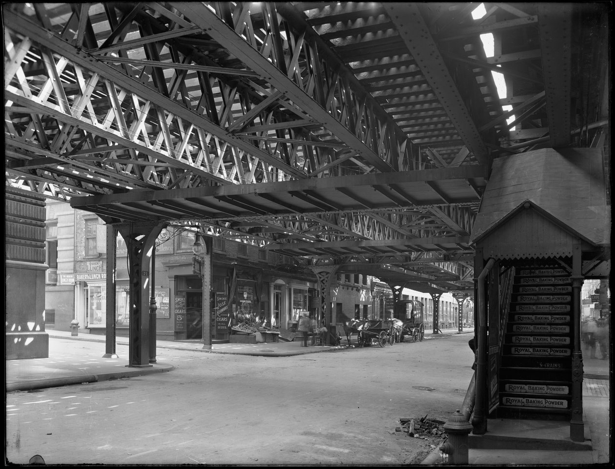 Under de forhøyede jernbanesporene på hjørnet av Greenwich Street og Rector Street, New York City, 1. august 1914 av William Davis Hassler