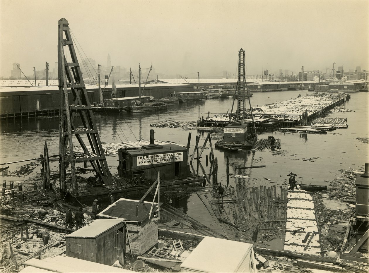 Uidentifisert industriområde ved sjøen, ca. 1910-21 av William Davis Hassler