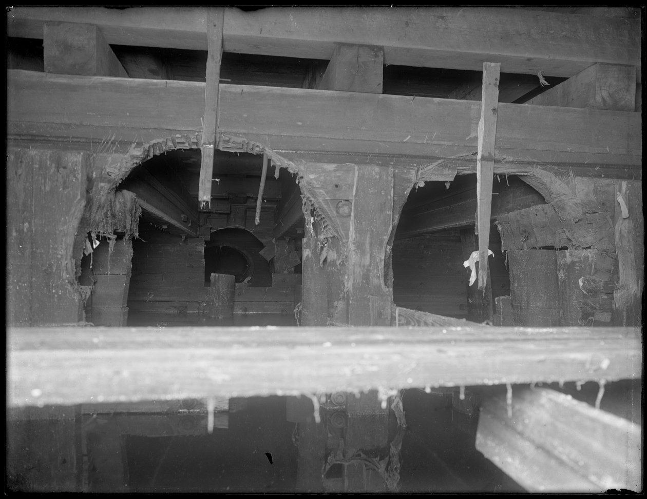 Utsikt inne i W. 129th Street sewer, New York, ca. 1911 av William Davis Hassler