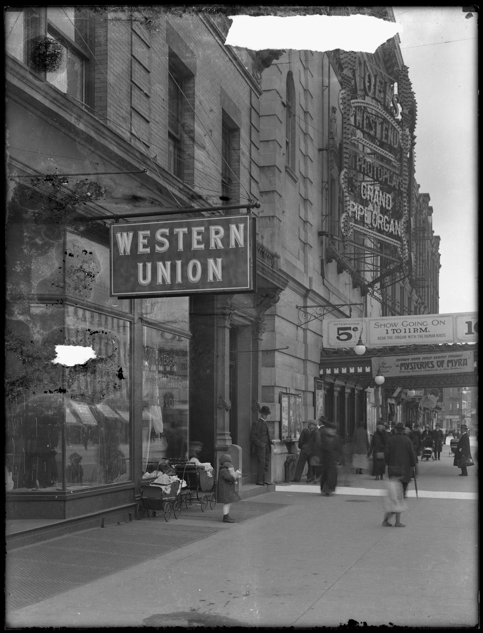 Western Union-kontorskilt på W. 125th Street og St. Nicholas Avenue, New York City, 28. april 1916 av William Davis Hassler