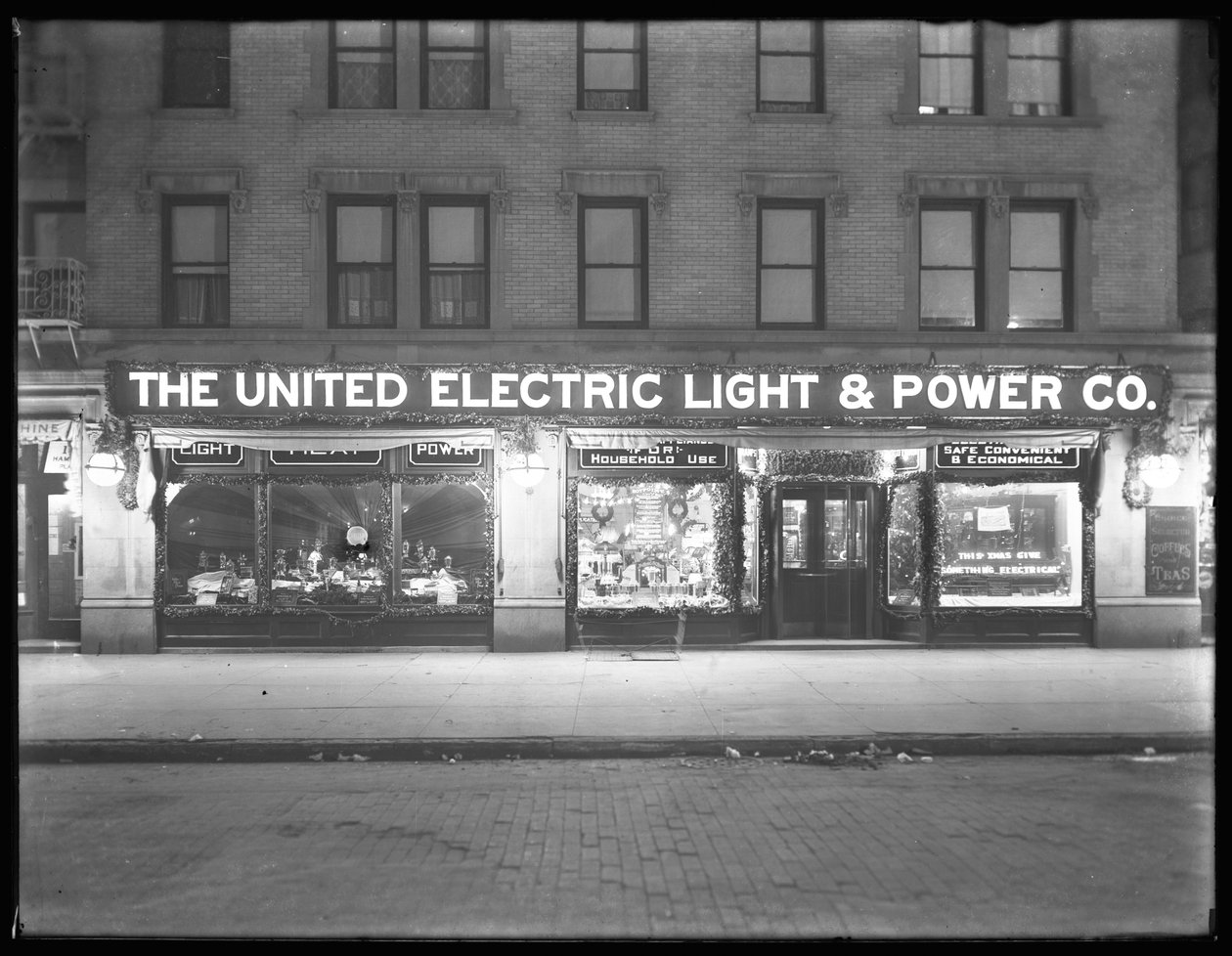 Vid utsikt over United Electric Light und Power Company-vinduet på W. 138th Street og Hamilton Place, New York City, 17. desember 1914 av William Davis Hassler