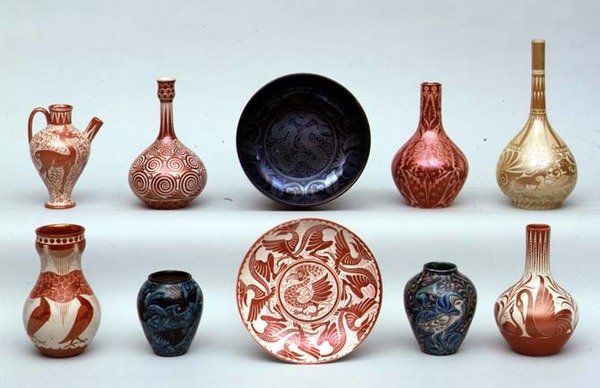 Utvalg av Lustreware (keramikk) av William de Morgan