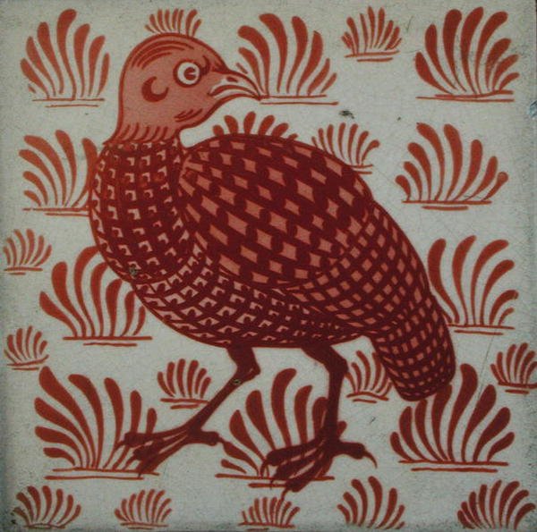 Til med rapphønedesign (keramisk) av William de Morgan