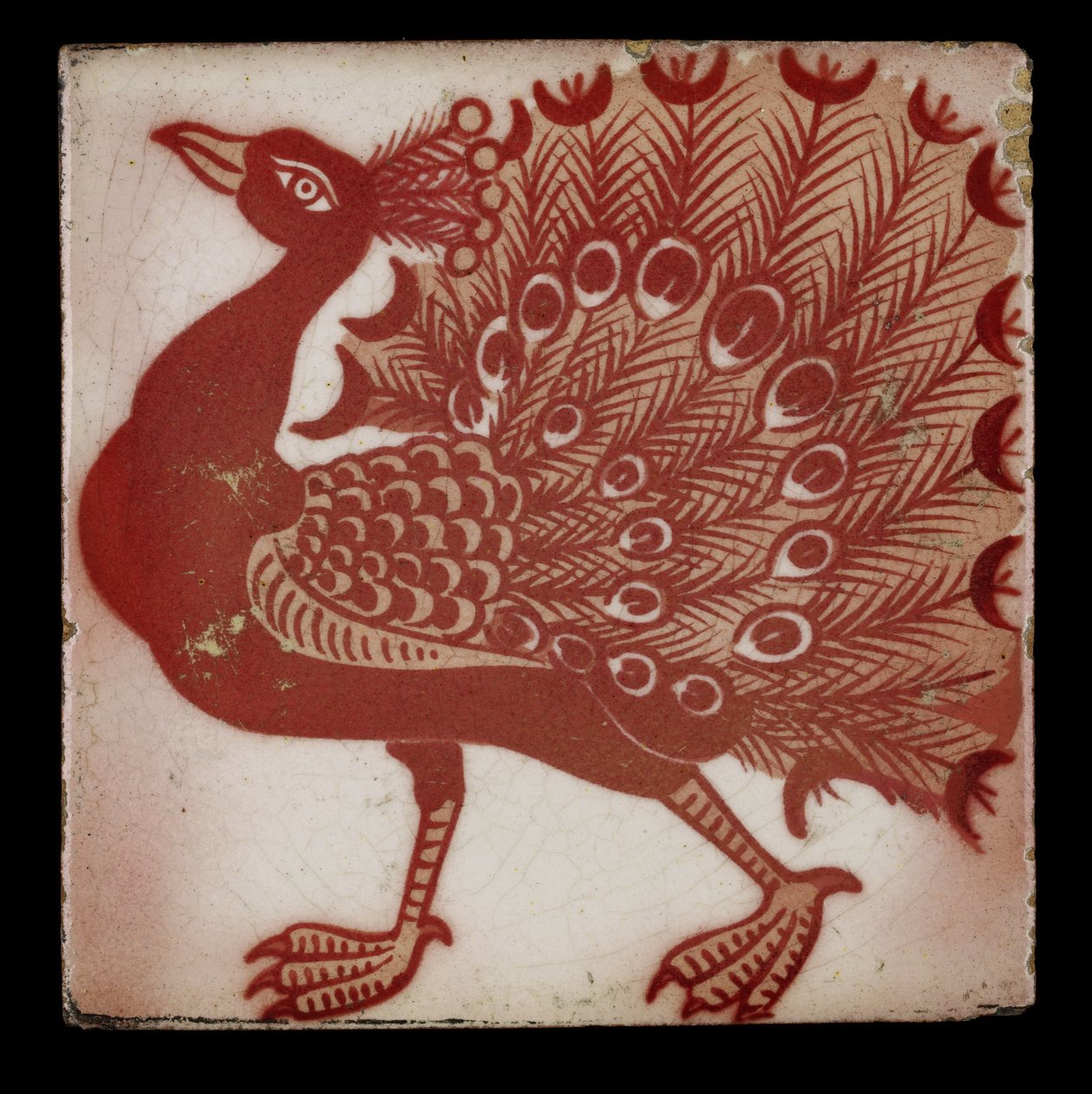 Flis med påfugl (rød og hvit glans) av William de Morgan