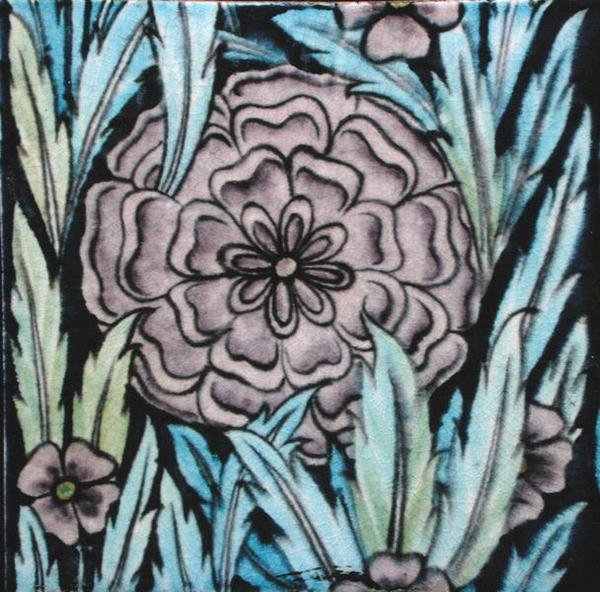 Fliser med blomsterdesign (keramikk) av William de Morgan