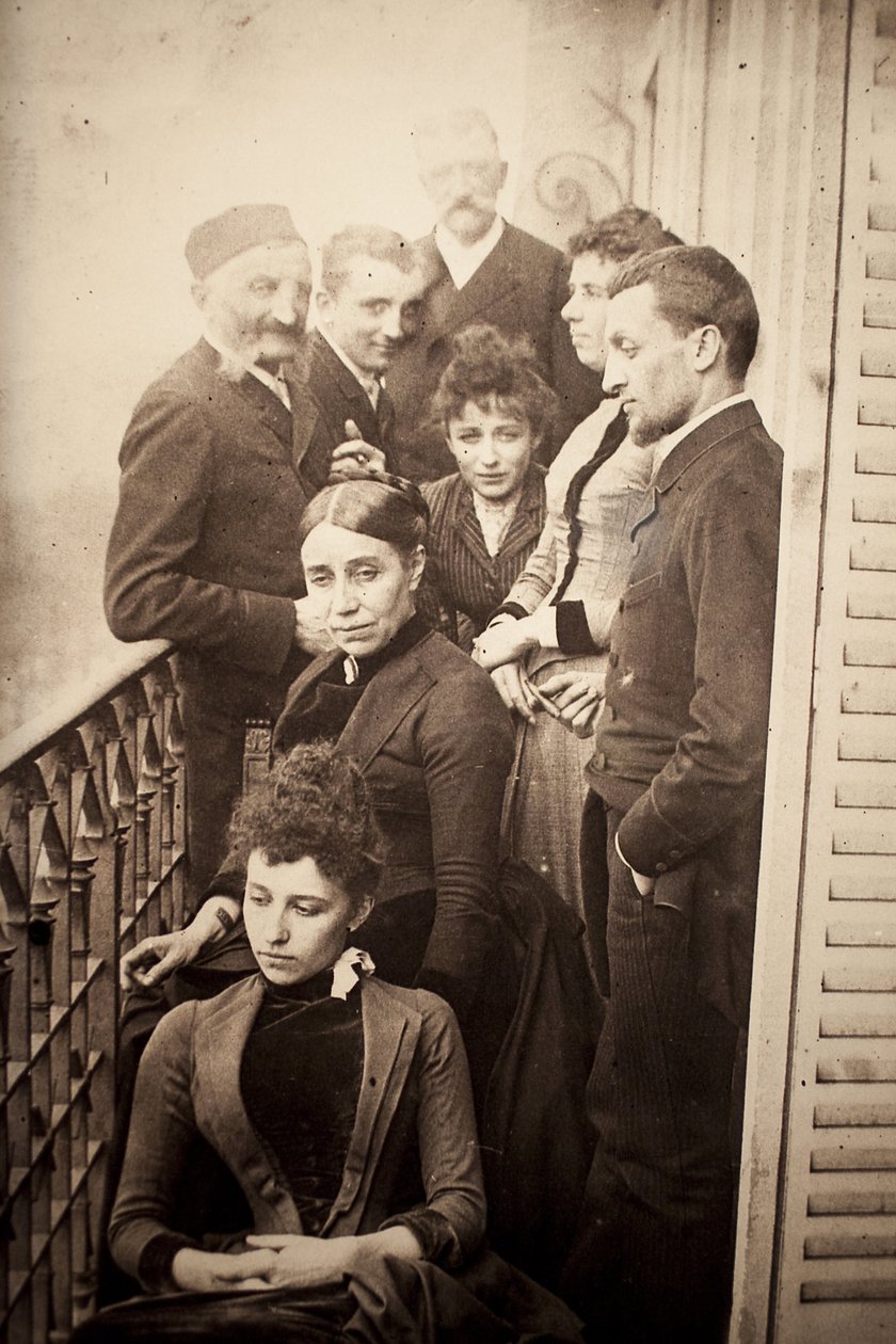 Claudel-familien, Jessie Lipscomb, Ferdinand de Massary og faren hans på balkongen til leiligheten på 31 boulevard de Port Royal. (I forgrunnen: Louise (f. 1866), bak henne, Madame Claudel (f. Louise Athanaise Brains i 1840) og Camille (1864- av William Elborne
