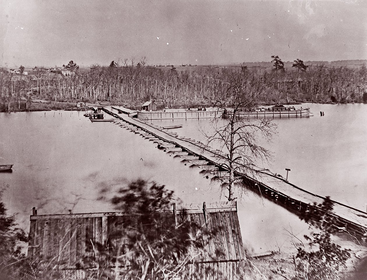 Pontoon Bridge, Broadway Landing, Appomattox River, 1861-65. av William Frank Browne