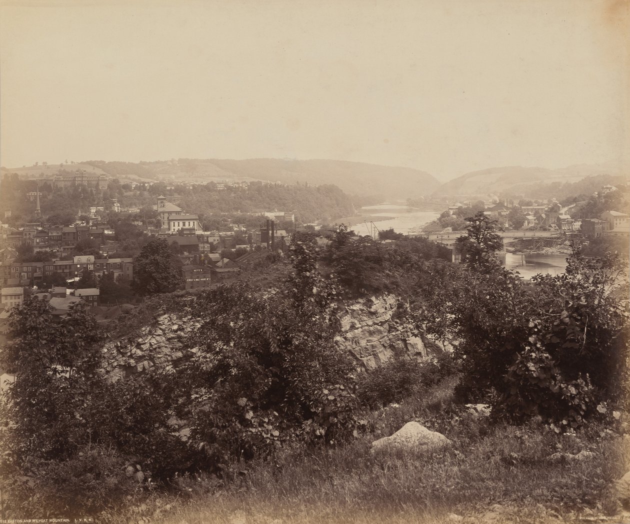 Easton, fra Weygat Mountain av William H. Rau