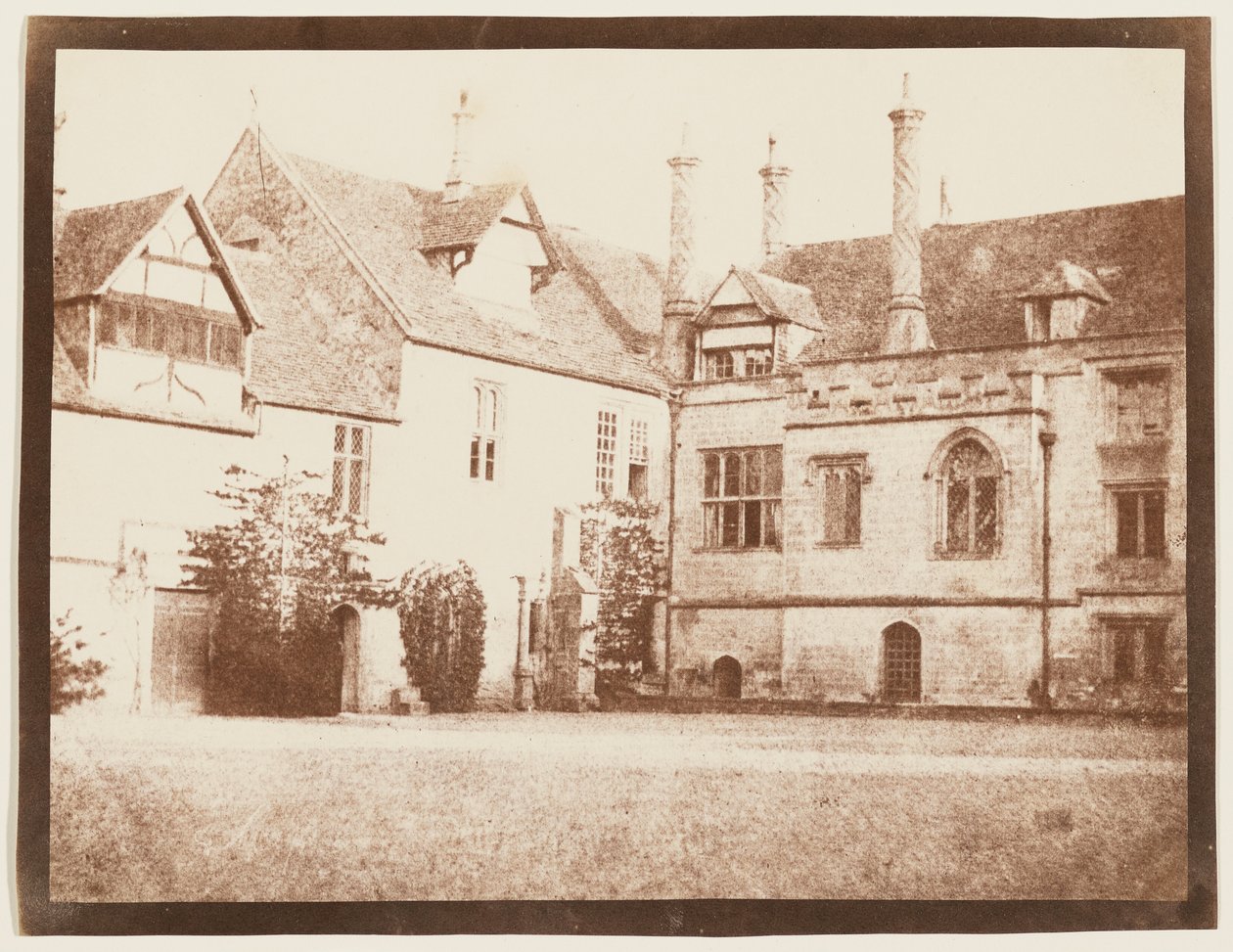 Det sørøstlige hjørnet av den nordlige gårdsplassen, Lacock Abbey av William Henry Fox Talbot