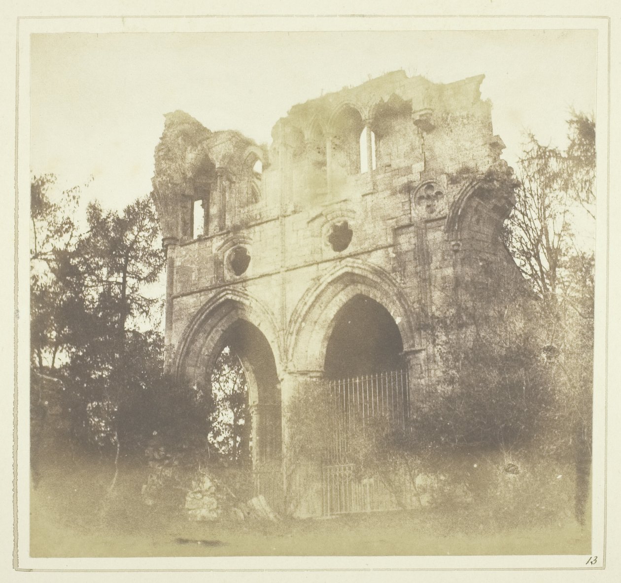 Graven til Sir W. Scott, i Dryburgh Abbey av William Henry Fox Talbot