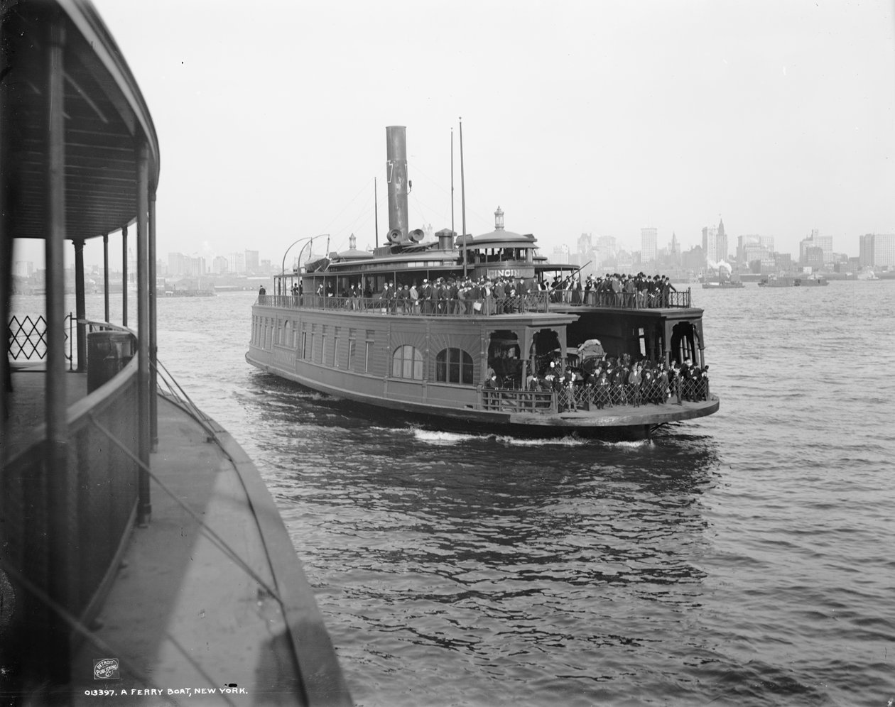 A ferry boat, New York, c.1900 (b/w photo) av William Henry Jackson