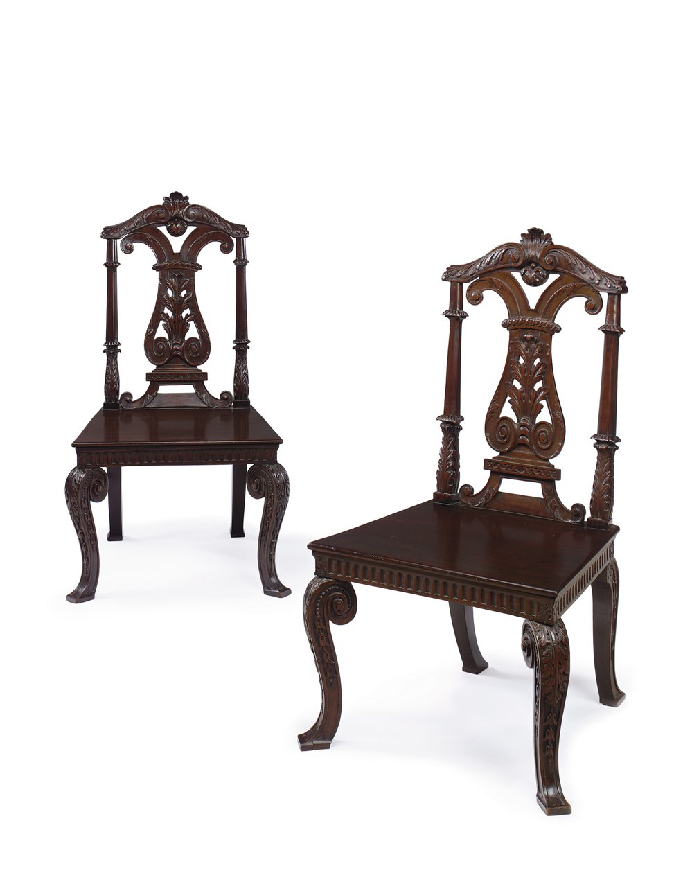Par George II hall-stoler, utført av James Moore den yngre, ca. 1727-31 (mahogni) (se også 487613) av William Kent