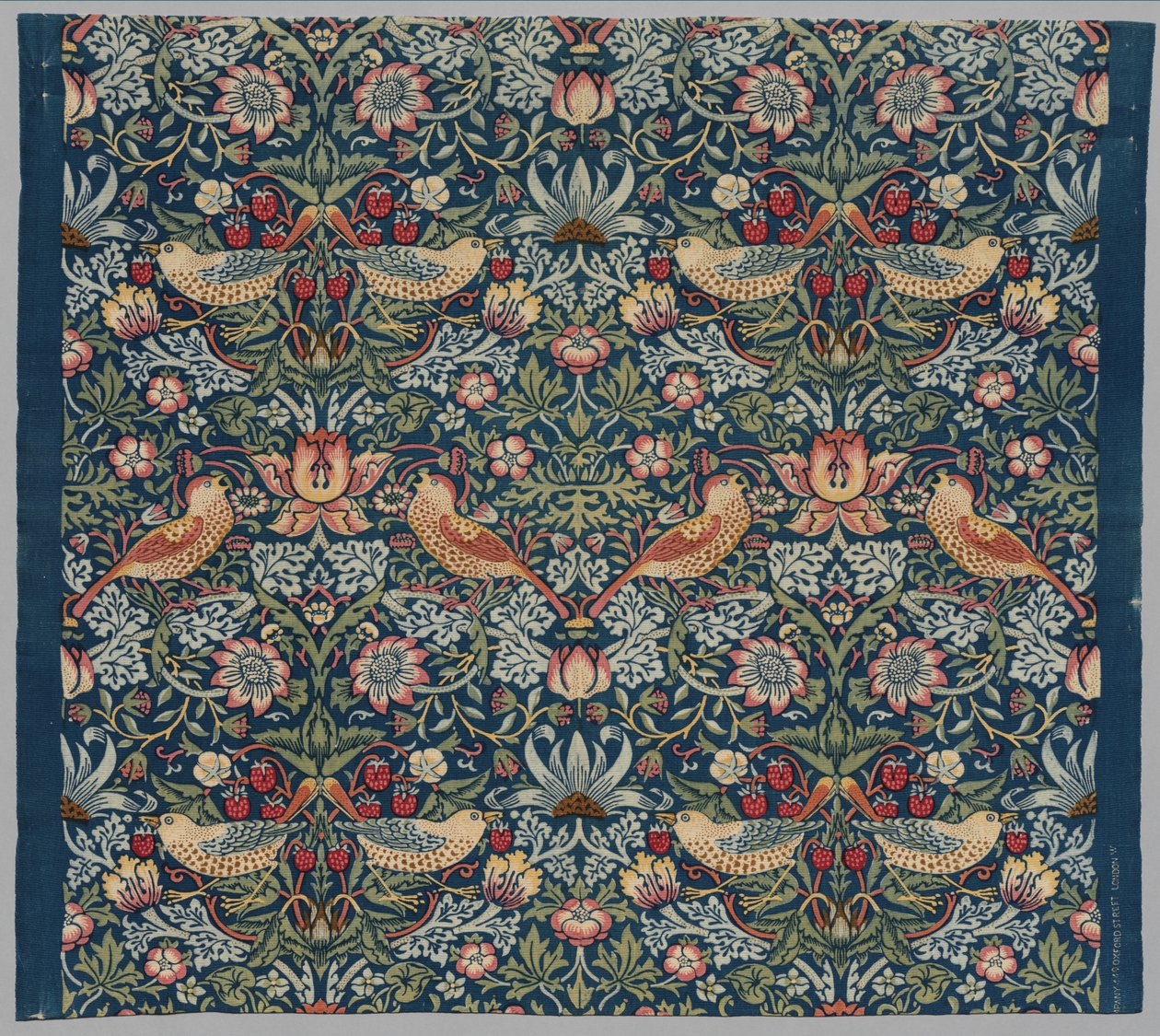Strawberry Thief, ca 1936. av William Morris