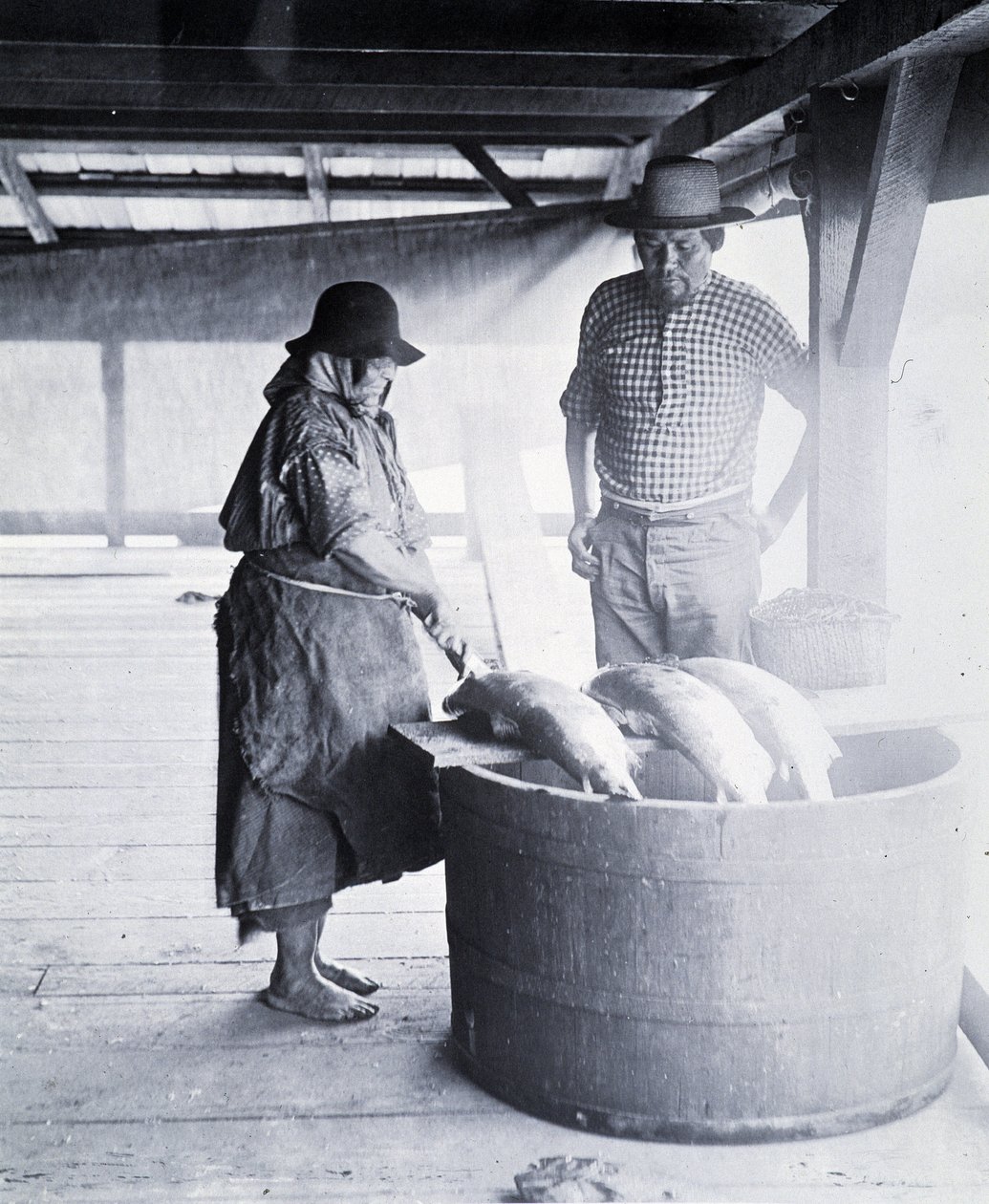Indian Salmon Cleaner, nær New Westminster, British Columbia (provinsen Canada) av William Notman