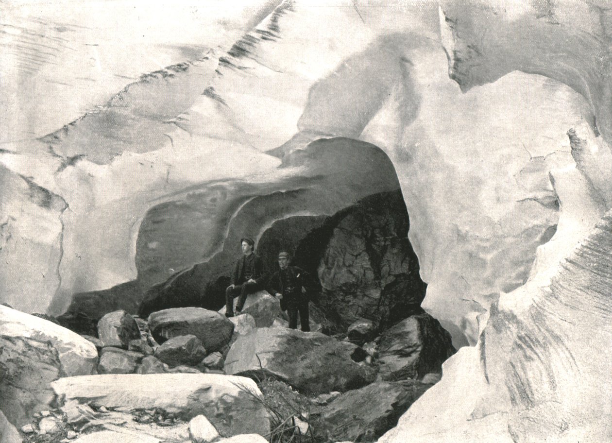 Rockies: isgrotte i Great Glacier, Mount Sir Donald, Canada, 1895. av William Notman and Son