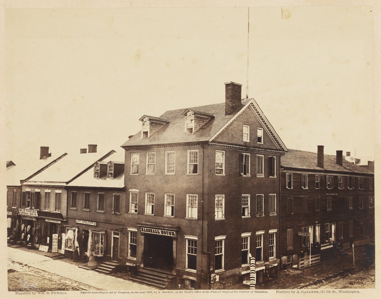 Marshall House, Alexandria, Virginia, august 1862 (albumintrykk montert på vevd papir) av William Redish Pywell