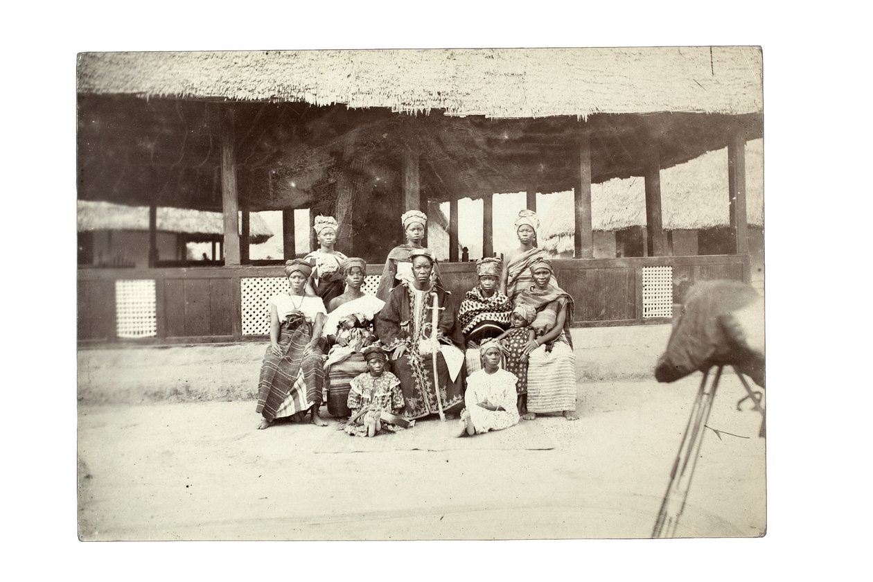 Innfødte høvdinger og harem, Mendi land (gelatinsølvtrykk) av William Turnbull Balmer