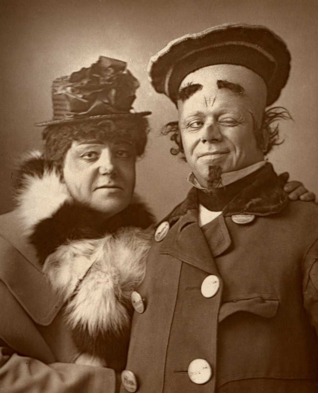 Harry Nicholls og Herbert Campbell, britiske skuespillere The Queen and the King, 1888. av William and Daniel Downey