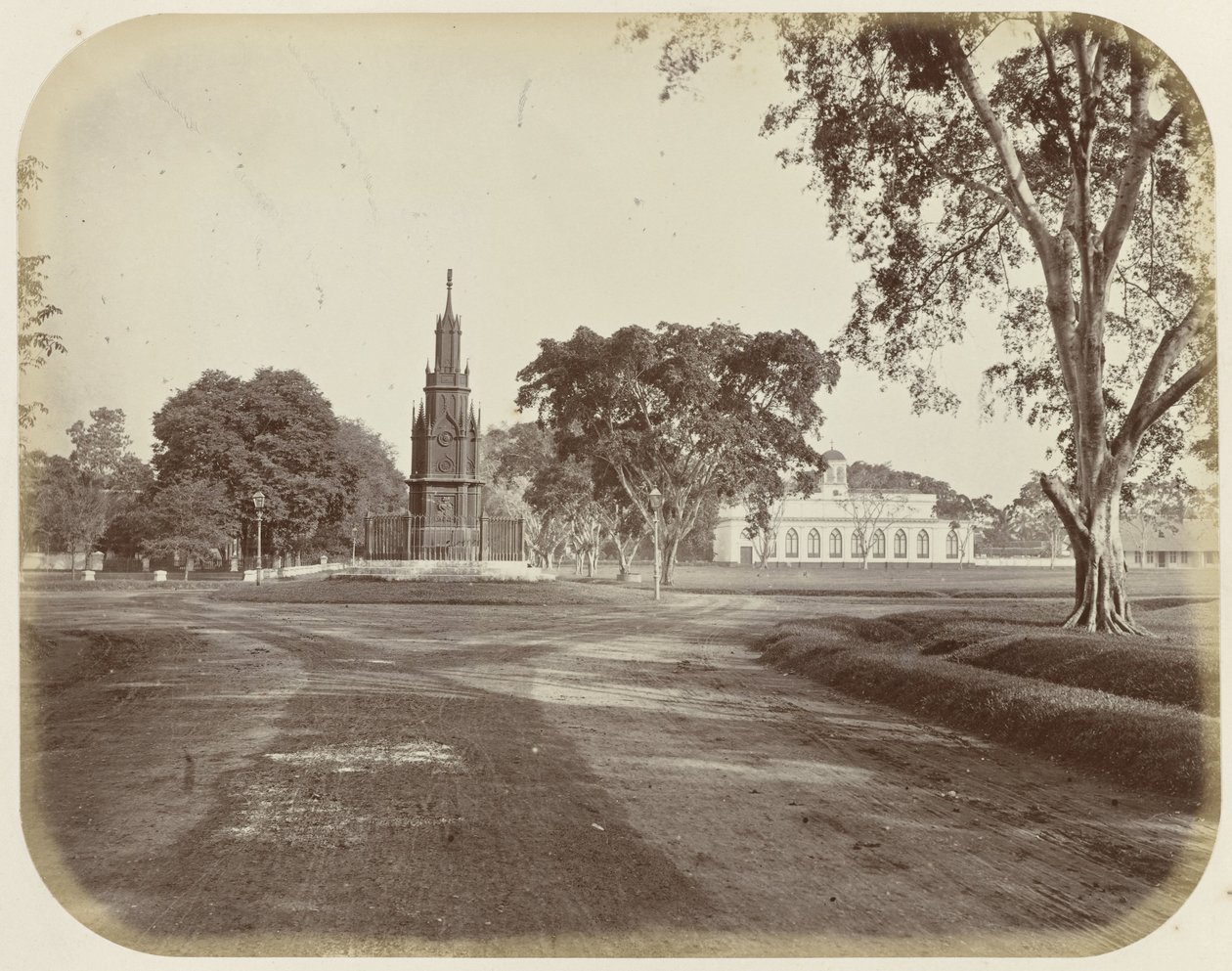 Minnesmerke over general Andreas Victor Michiels i Waterlooplein i Batavia av Woodbury and Page