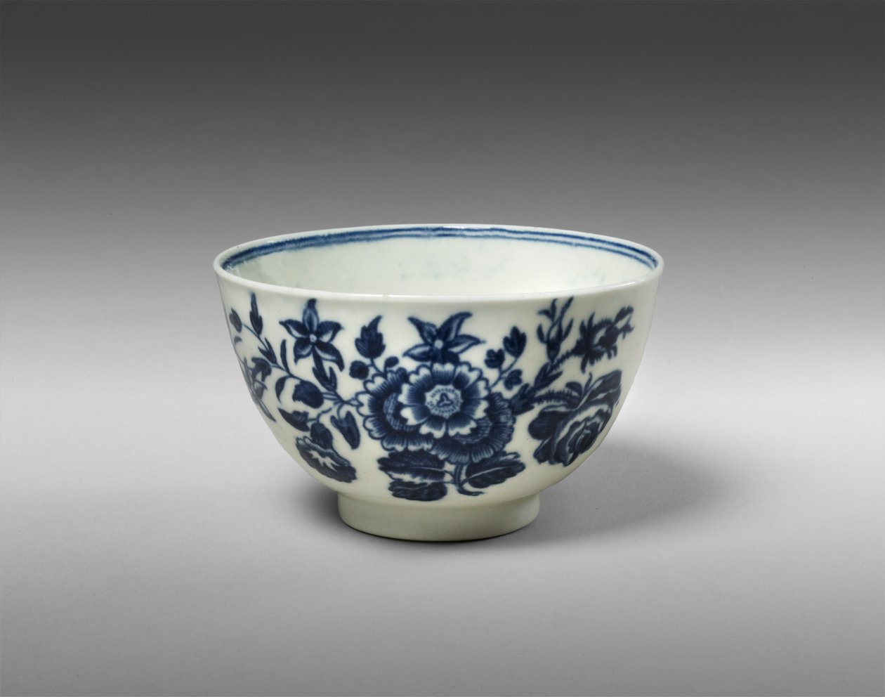 Tebolle, ca. 1770-1783 (myklimt porselen med overføringstrykk) av Worcester Porcelain Manufactory