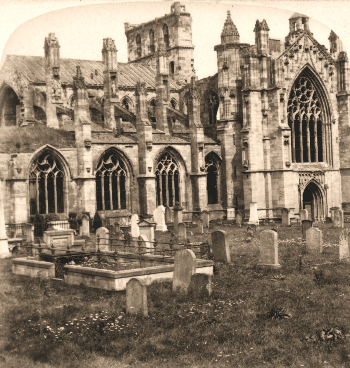 Melrose Abbey, Melrose, Skottland, 1896. av Works and Sun Sculpture Studios