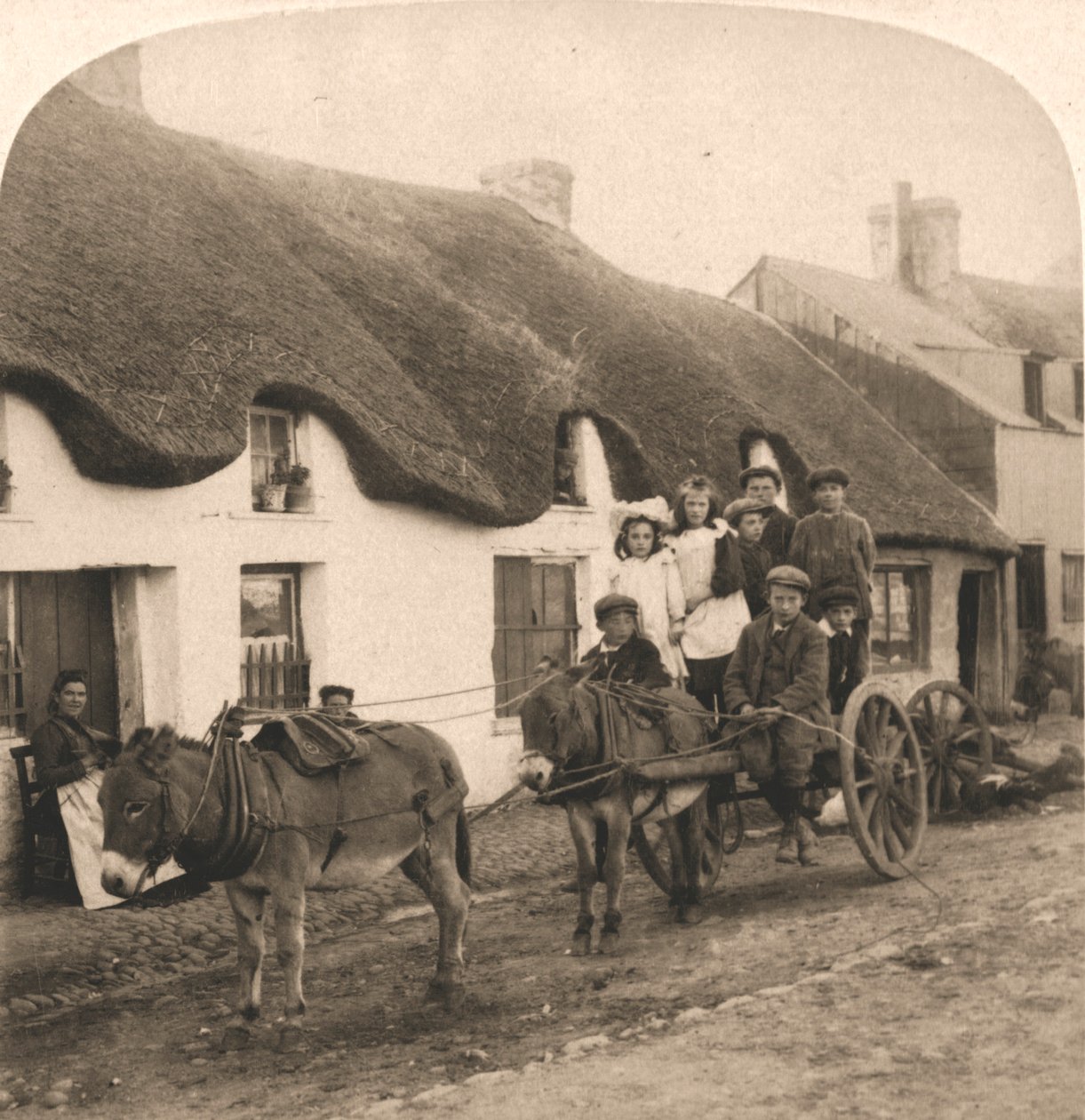 Pittoreske liv og skikker i en irsk landsby, Irland, 1901. av Works and Sun Sculpture Studios