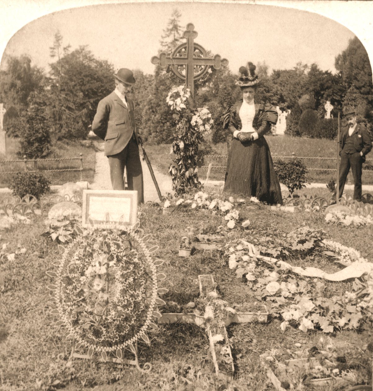 The Grave of Charles Stewart Parnell, Irlands største leder, Dublin, 1896. av Works and Sun Sculpture Studios