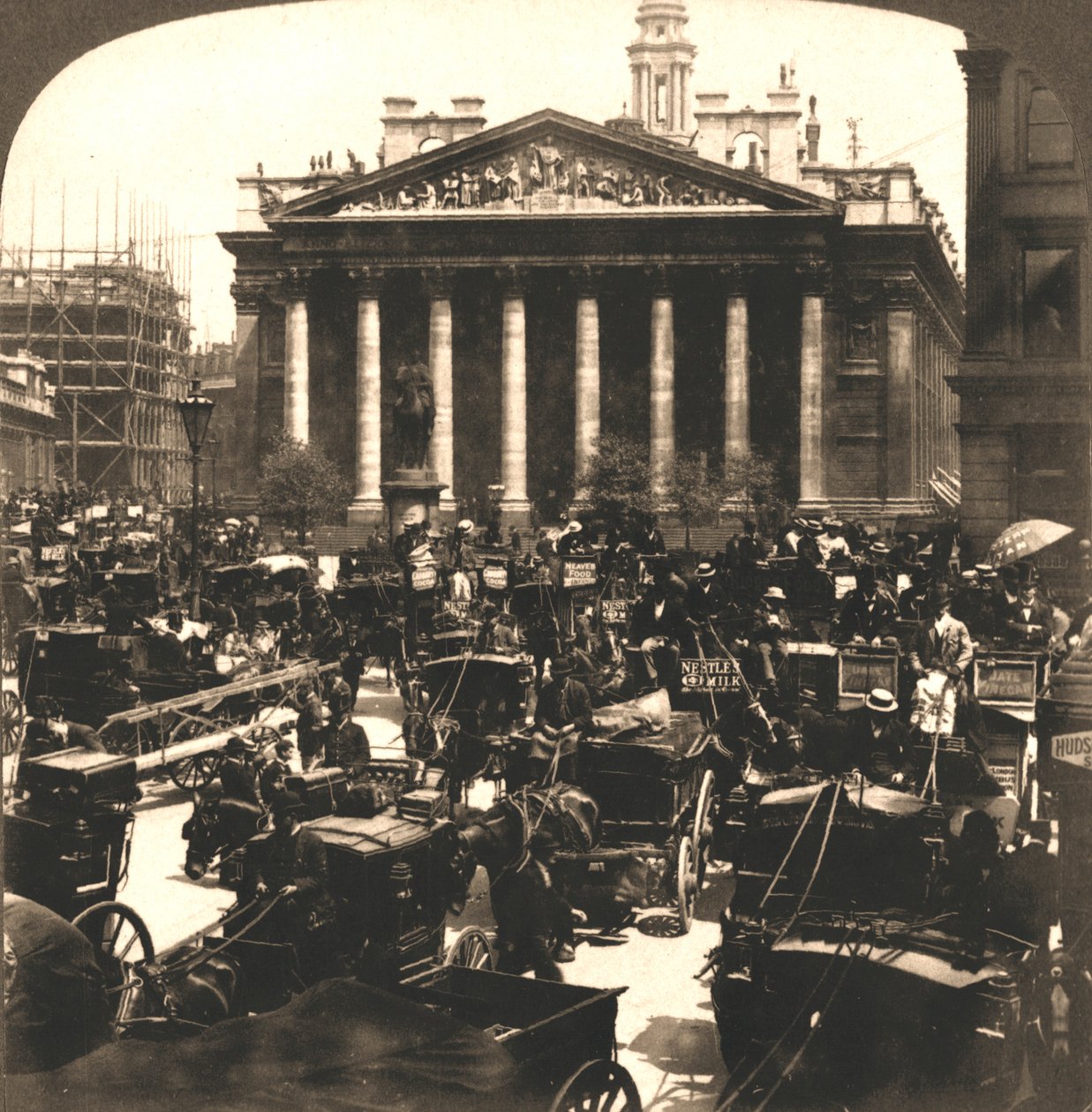 The Royal Exchange, London, 1896. av Works and Sun Sculpture Studios