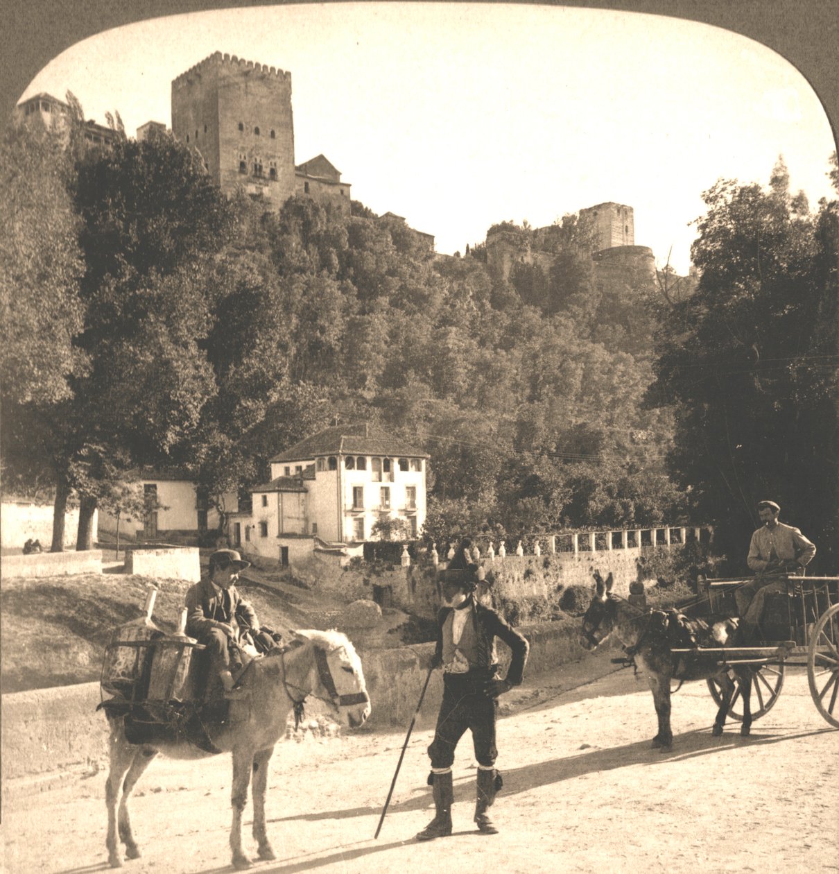 Murer og tårn i Alhambra, Granada, Spania, 1896. av Works and Sun Sculpture Studios