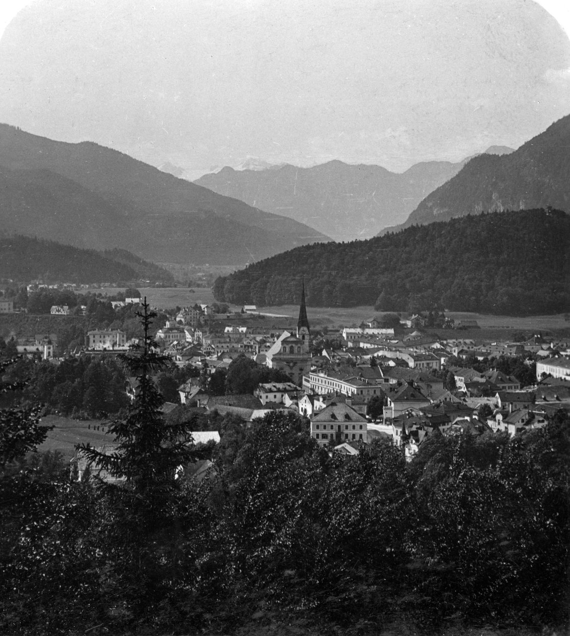 Bad Ischl, ved foten av Hoher Dachstein, Salzkammergut, Østerrike, ca 1900-tallet. av Wurthle and Sons