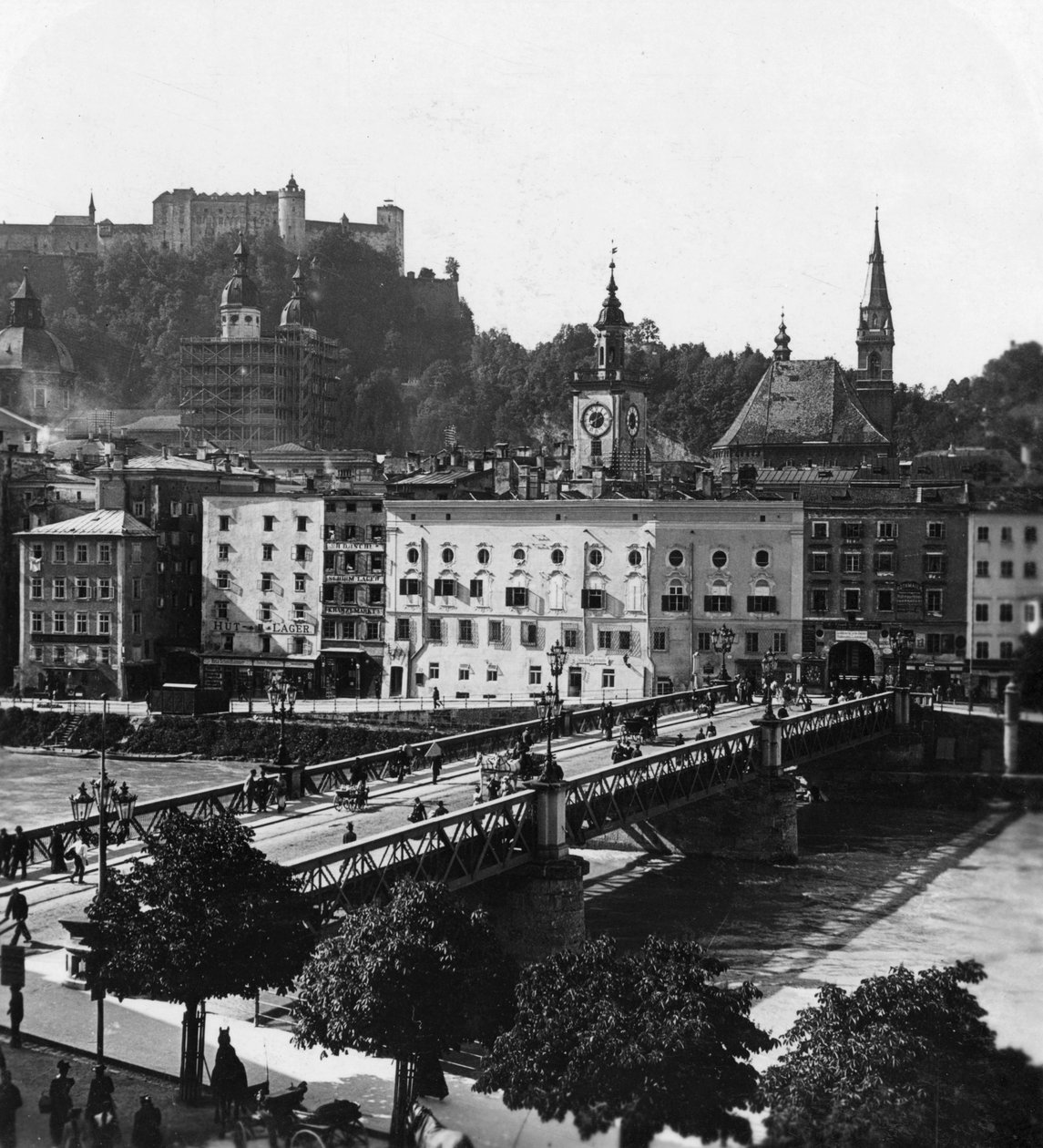 Bro over Salzach, Salzburg, Østerrike, ca 1900-tallet. av Wurthle and Sons