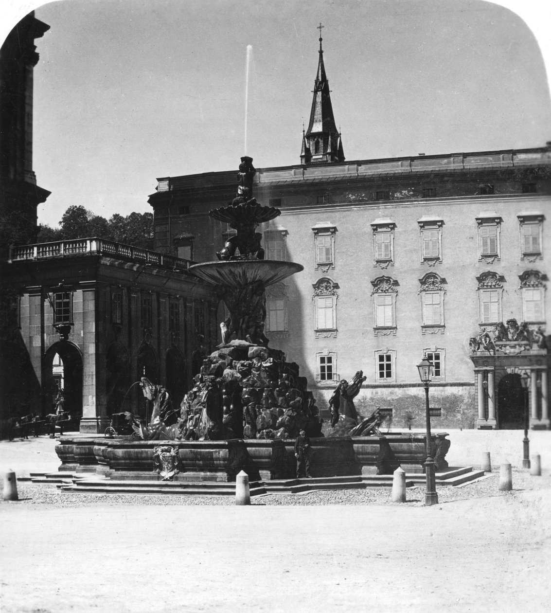 Courtfontene og residens, Salzburg, Østerrike, ca. 1900-tallet. av Wurthle and Sons