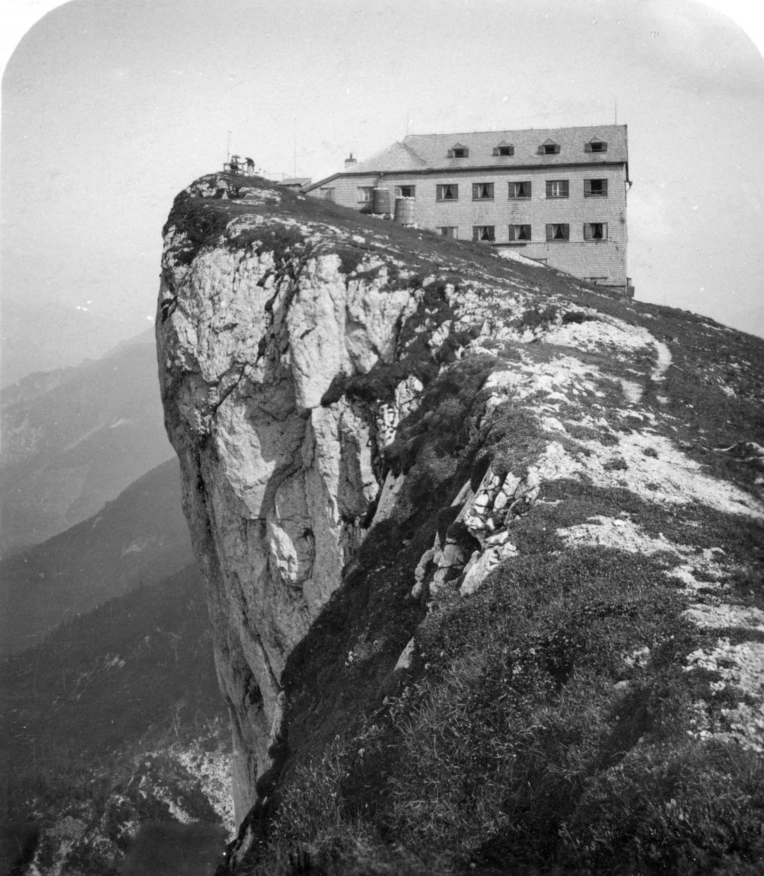 Hotell på toppen av fjellet Schafberg, Salzkammergut, Østerrike, ca 1900-tallet. av Wurthle and Sons