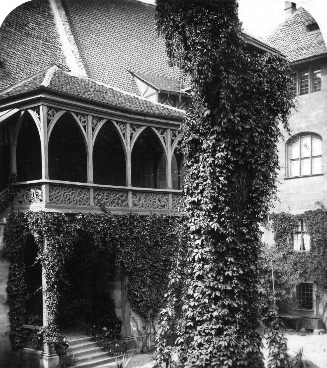 Limetre i en gårdsplass, Nürnberg, Bayern, Tyskland, ca 1900-tallet. av Wurthle and Sons