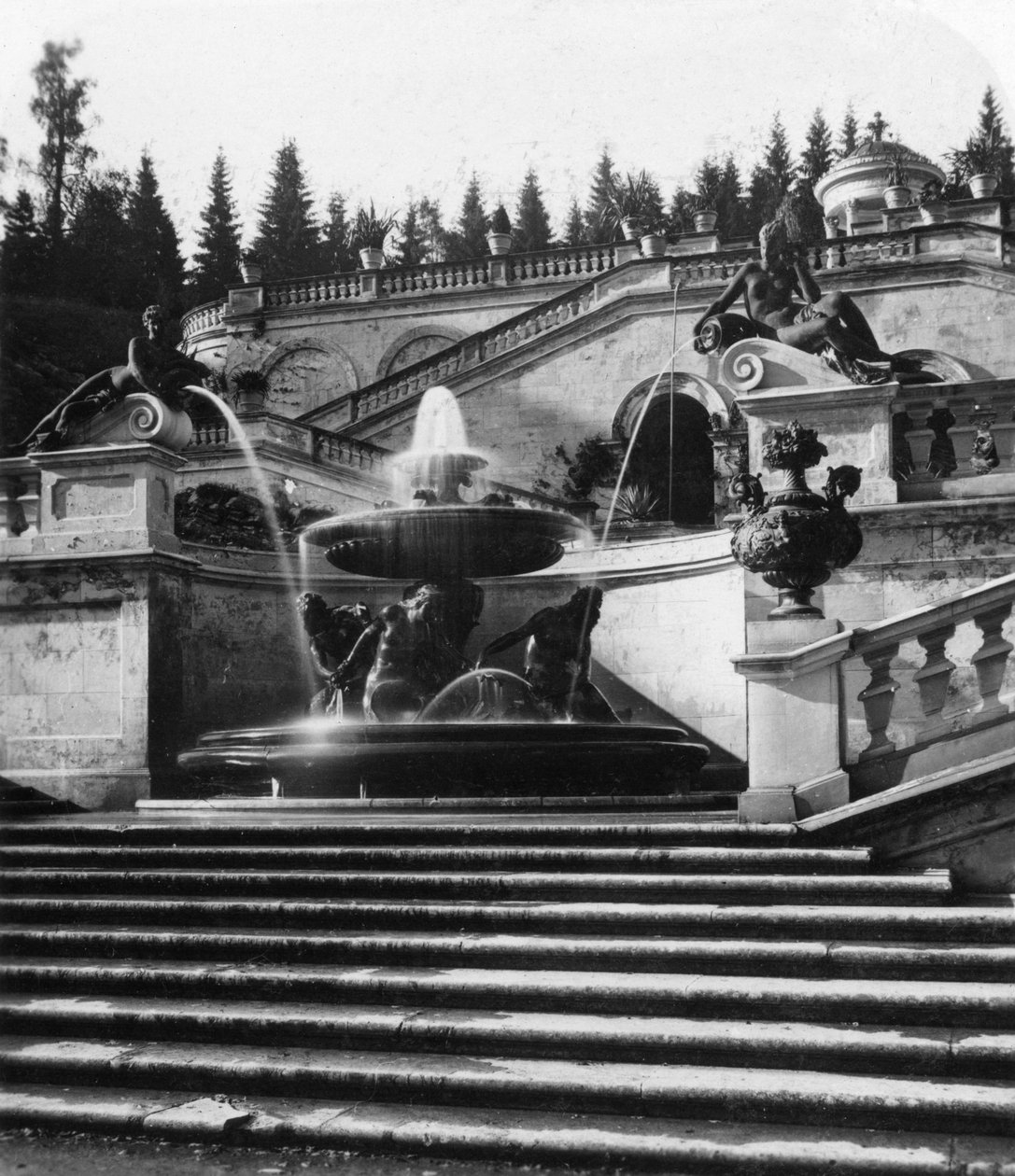 Fontenen ved Linderhof-palasset, Bayern, Tyskland, ca 1900-tallet. av Wurthle and Sons