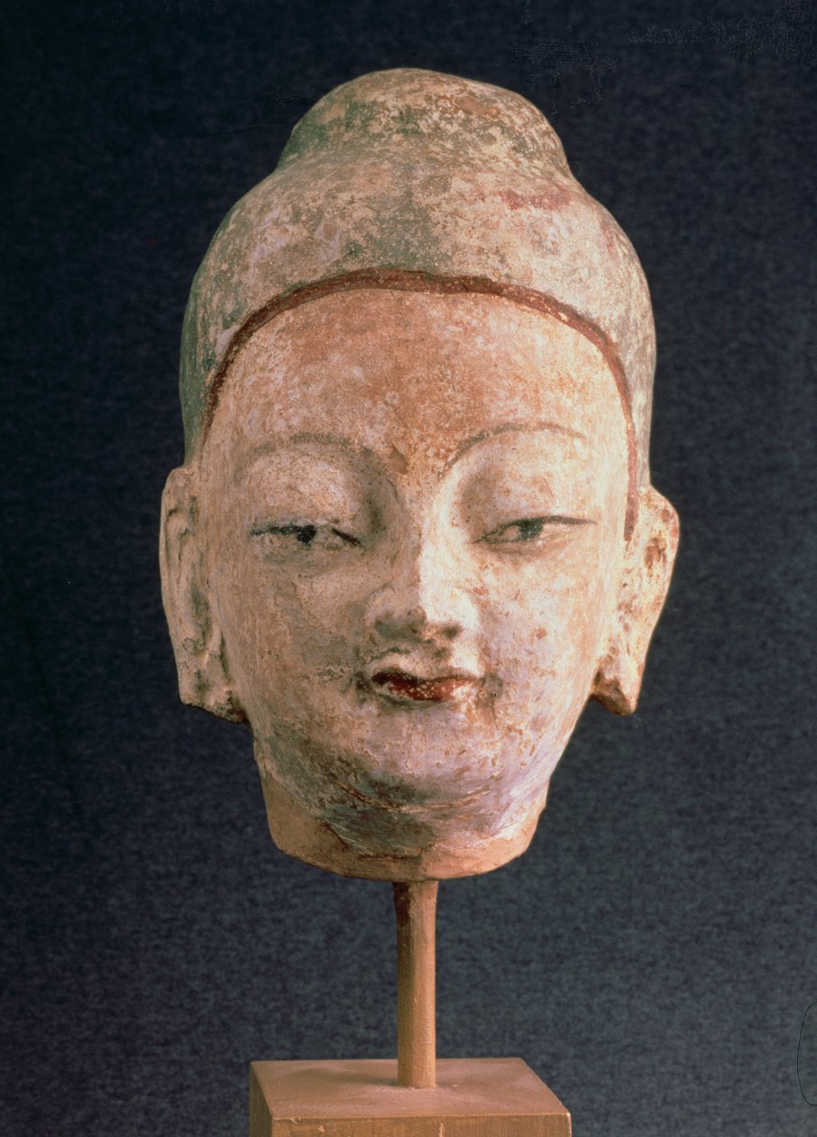 Hodet av en statue av Buddha, fra Bezeklik, 9.-10. århundre (malt leire) av Xingjiang