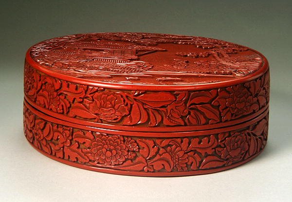 Utskåret sirkulær sinoberboks og deksel (lakkert tre) (se også 272181 og 272182) av Yuan Dynasty Chinese School