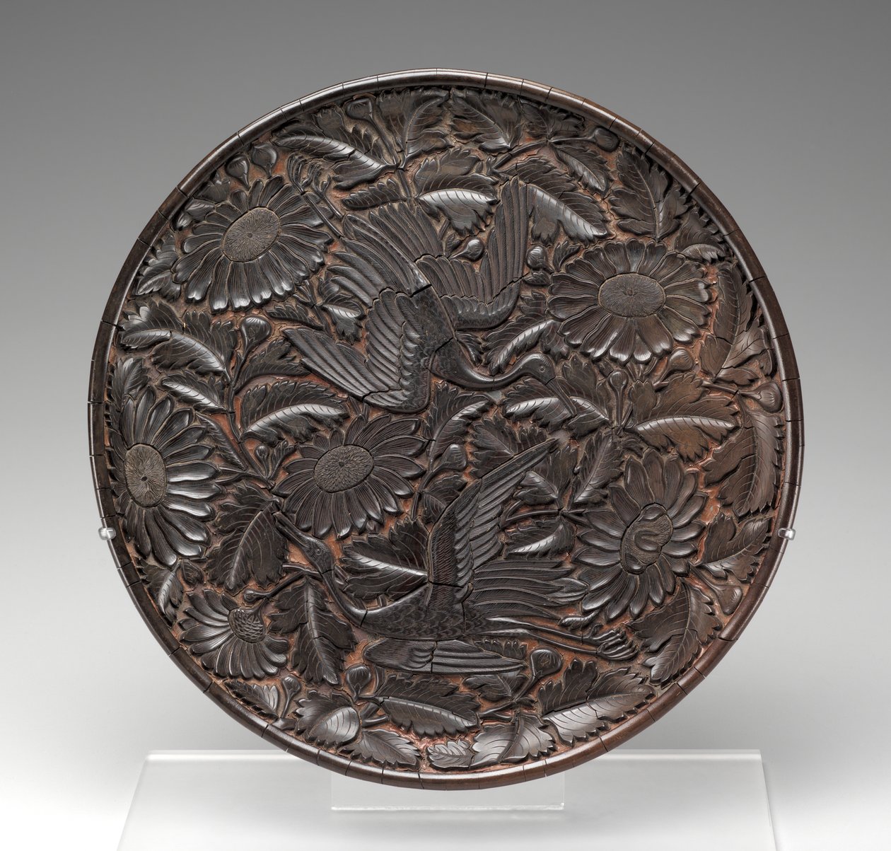 Skuff med design av kraner og krysantemum (lakk på tre og stoff) av Yuan Dynasty Chinese School