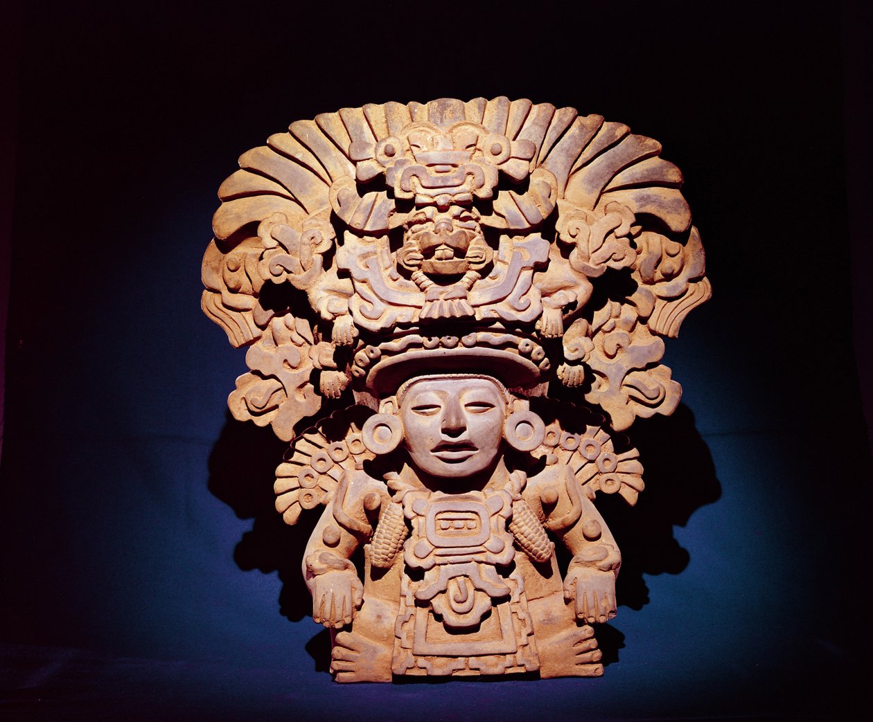 Urne som representerer en maisgud, Monte Alban III-stil (keramikk) av Zapotec