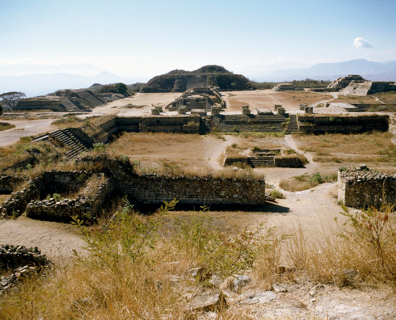 Utsikt over den nordlige plattformen (500 f.Kr.-850 e.Kr.) av Zapotec Zapotec