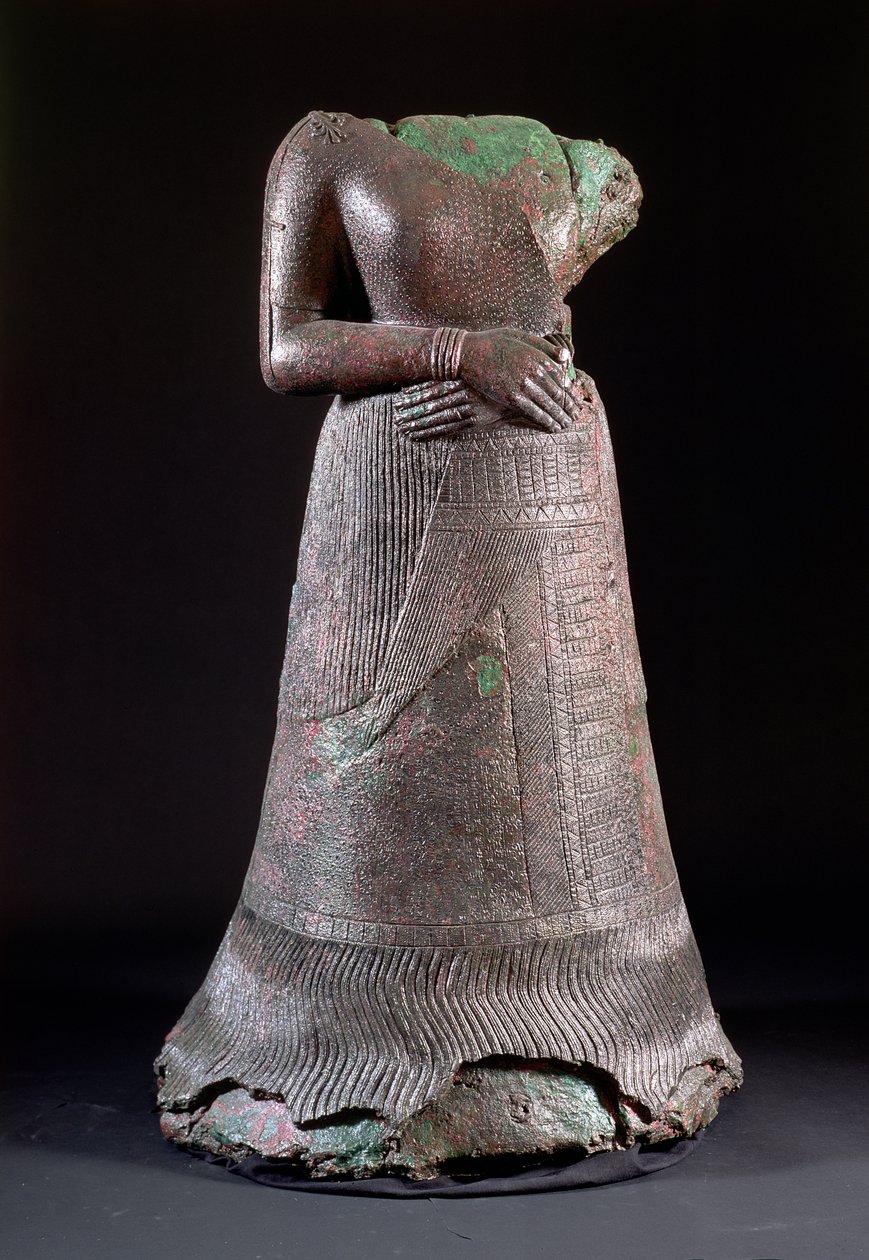 00332 Statue av dronning Napirasu, kone til Untash-Napirisha, en elamittkonge på 1100-tallet f.Kr., funnet i Susa, Iran, ca. 1250 f.Kr. (bronse) av Hippolyte Lalaise Devéria