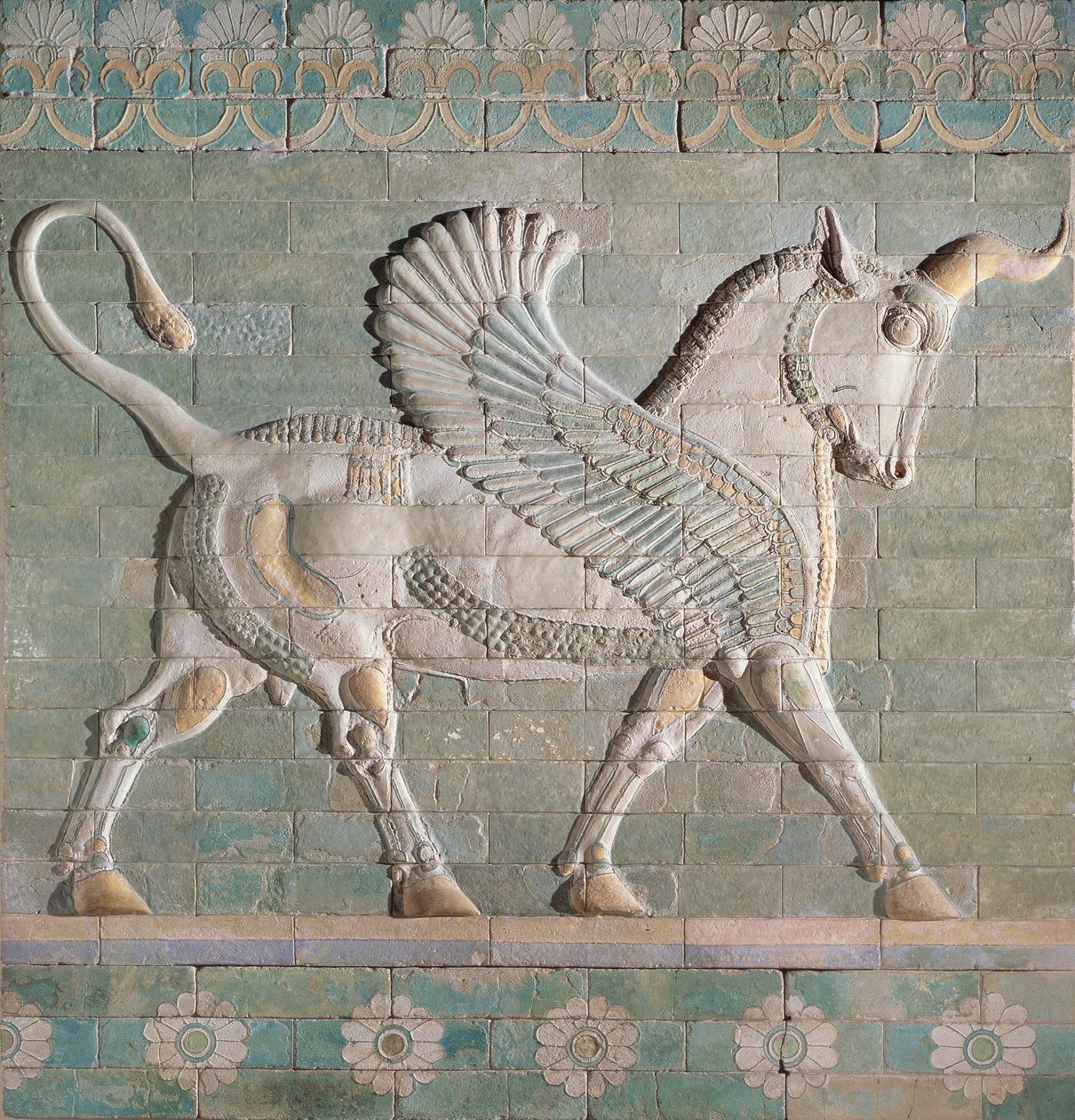 00353 Vinget okse, persisk, fra Susa, Achaemenid-dynastiet, ca. 500 f.Kr. (glaserte fliser) av Hippolyte Lalaise Devéria