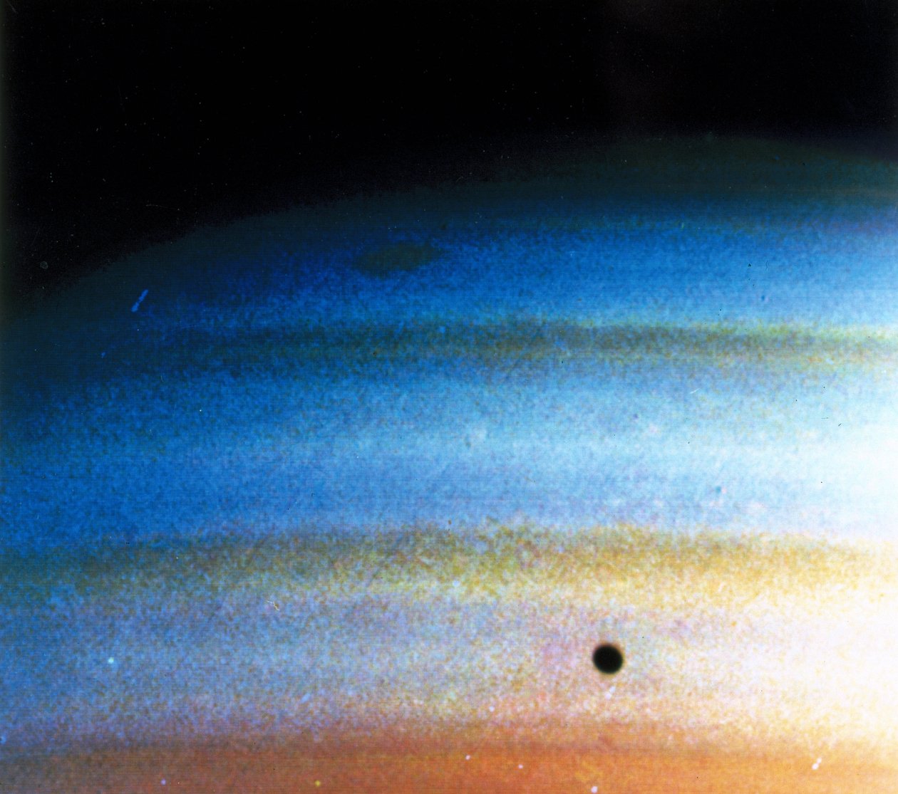 Skymønstre på Saturn, fotografert av Voyager 1 av Frederick (attr. to) Barnard