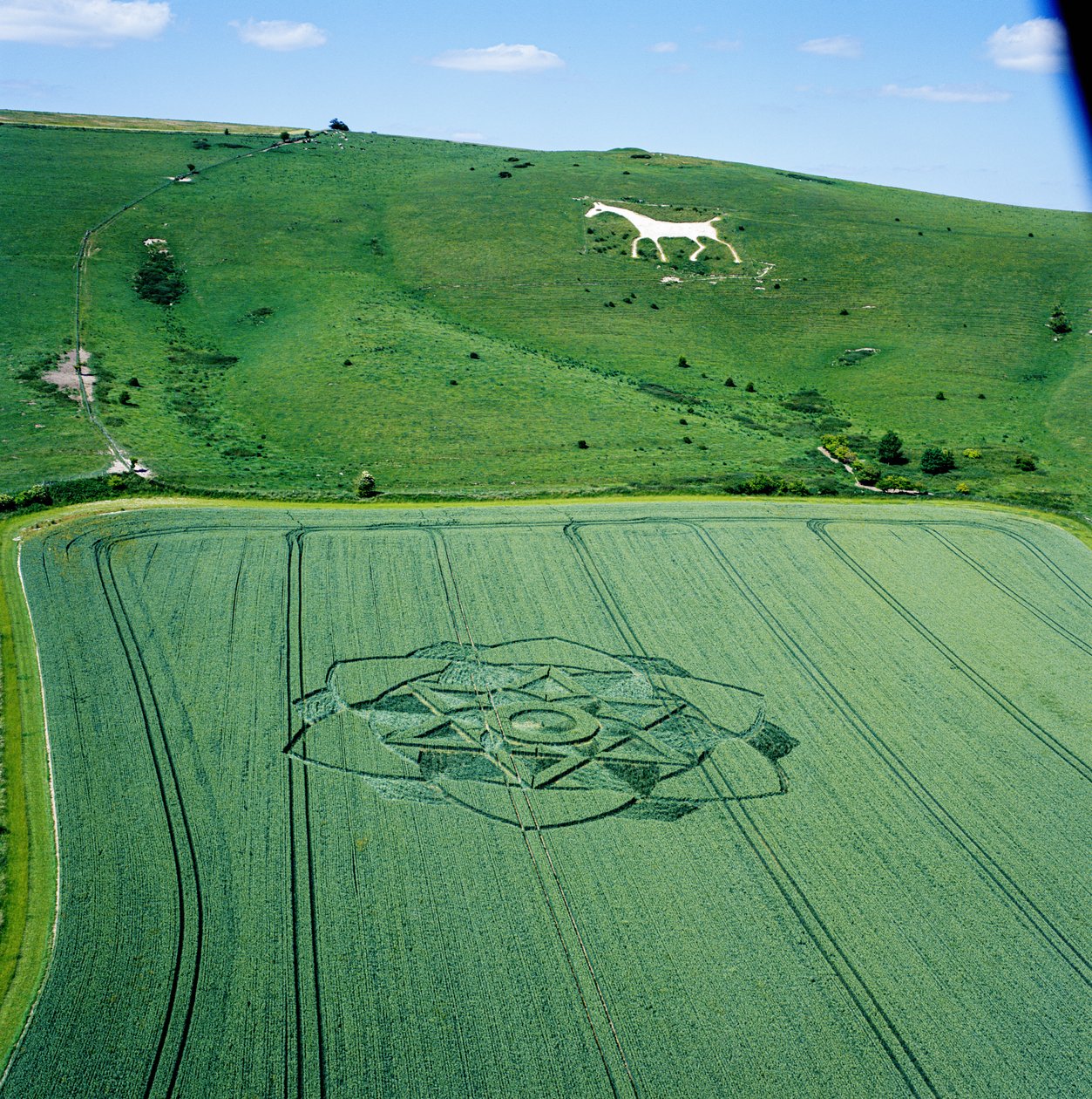 Kornsirkel i hveteåker, Milk Hill, Alton Priors, Vale of Pewsey, Wiltshire av Ferdinand Georg Waldmuller