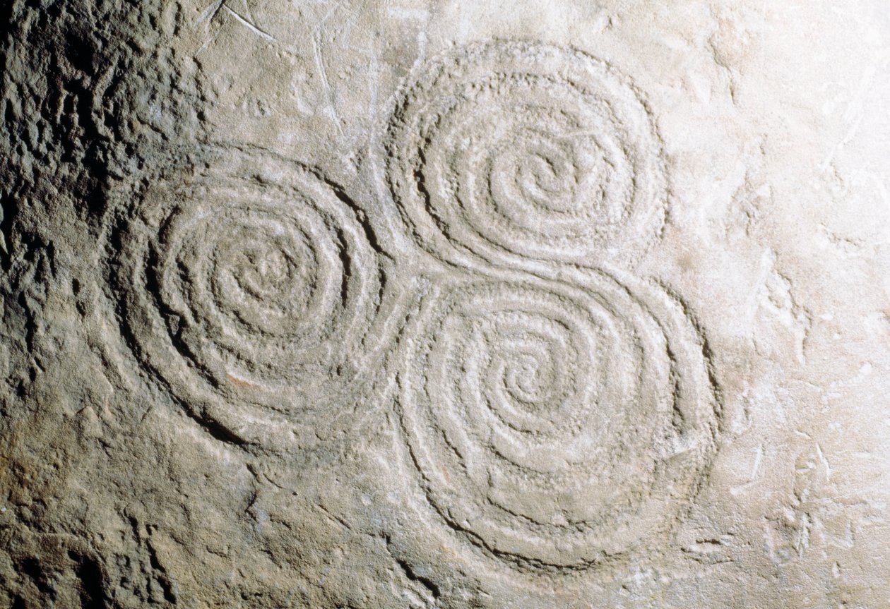 Detalj av krumlinjede steingraveringer i Newgrange steinalderpassasjegrav (Unescos verdensarvliste) av Georg Carl Heinrich Dollmann