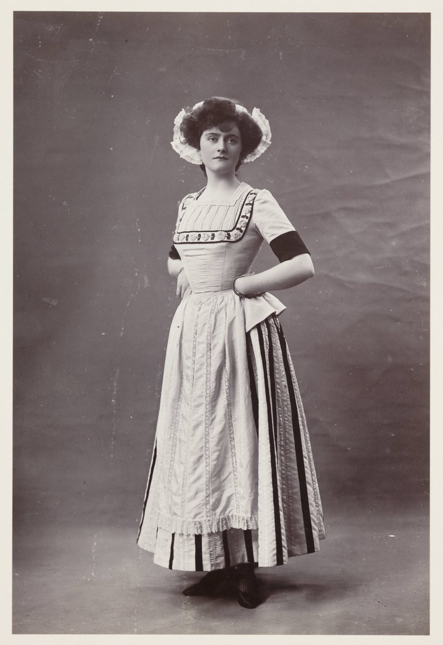 Edwardiansk portrett, kvinne i kjole fra 1700-tallet av John Pardon