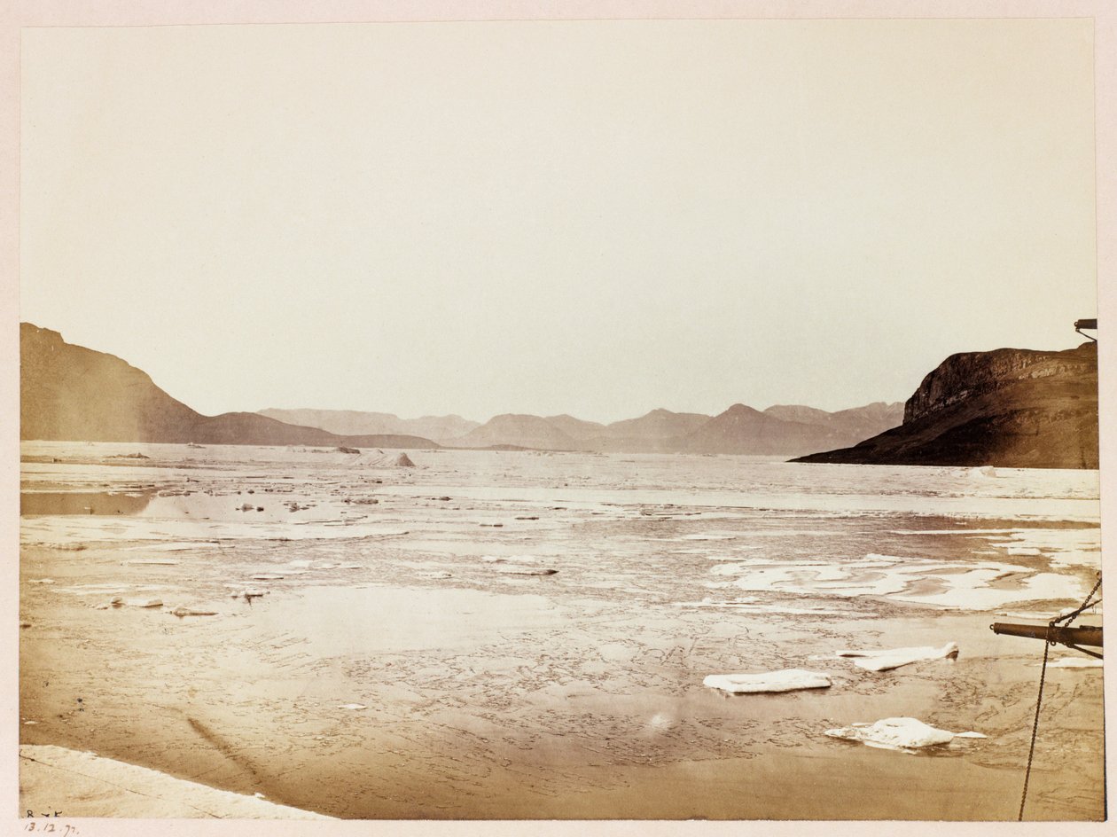 Arctic Expedition (1875–1876) av kaptein George Nares (1831–1915): Dobbin Bay ser nordover av Frederick (attr. to) Barnard