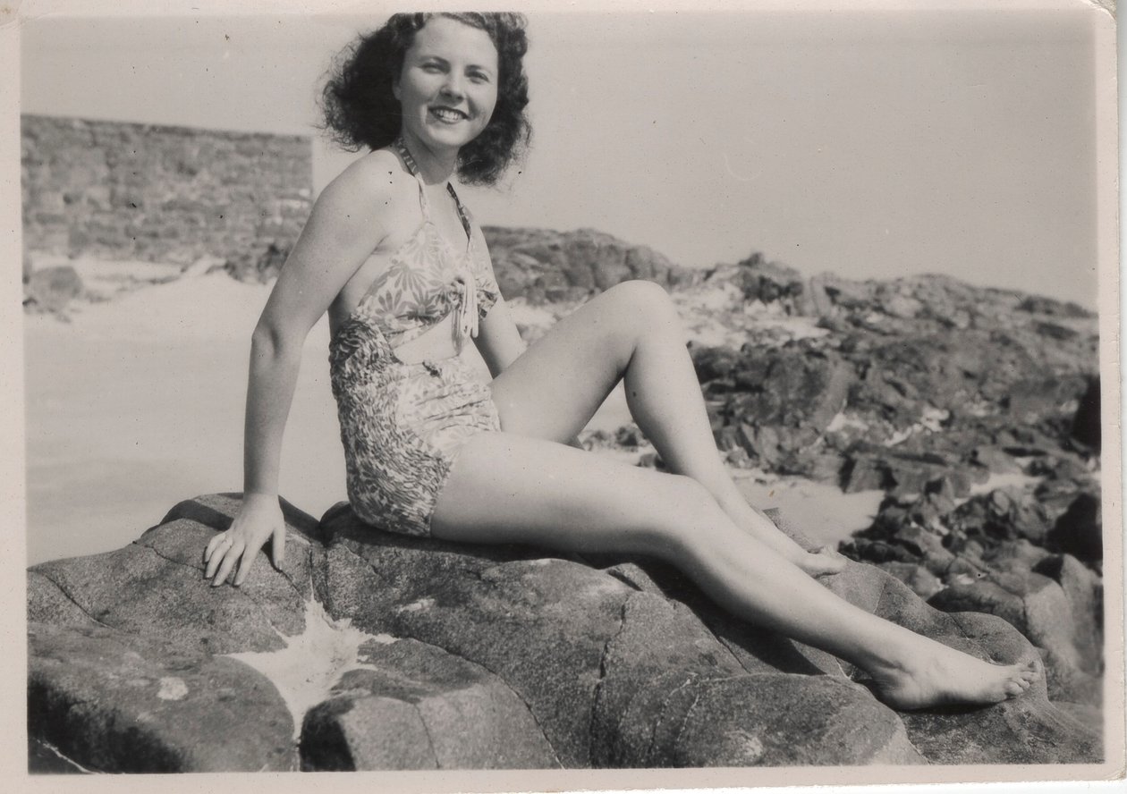 Feriegjester iført den "rynkede" badedrakten, sent på 1940-tallet (s/hvitt-bilde) av Hippolyte Lalaise Devéria