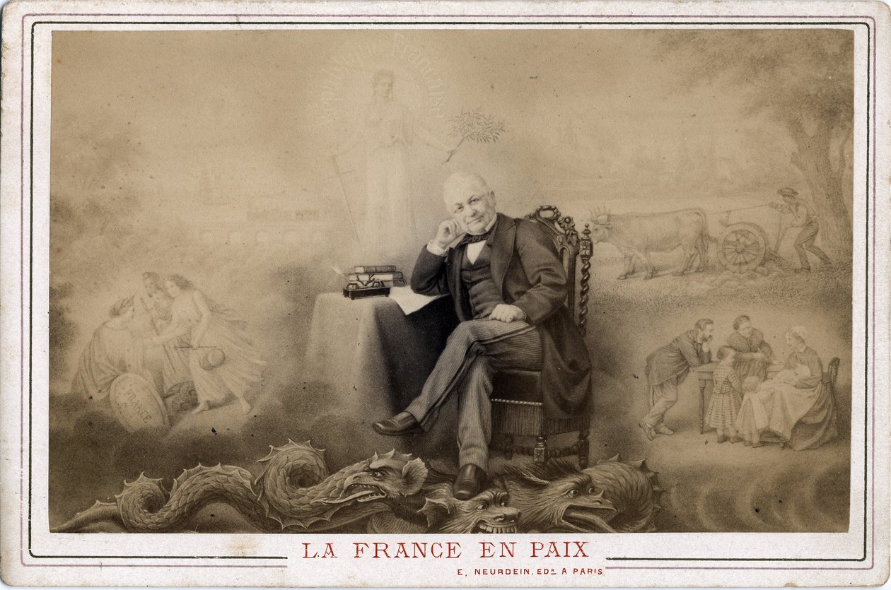 Paris Commune: "Frankrike i fred"" portrett av Louis Adolphe Thiers (1797-1877) sittende på dragen, trolig symbol på kommunen av Frederick (attr. to) Barnard